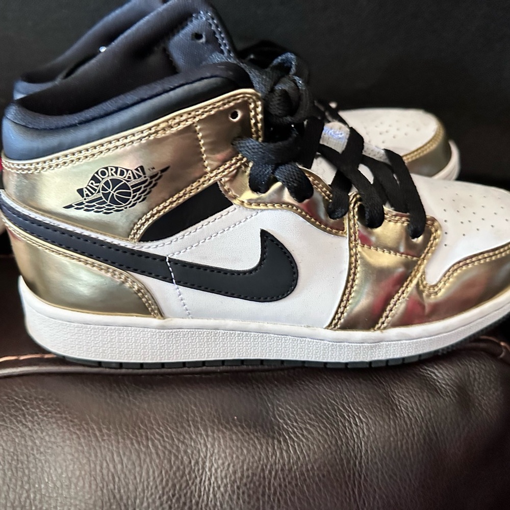 Jordan Kids Shoes - Gold and Black